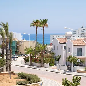 https://fig-tree-villa-ekaterina-3-bdrm.protaras-cy-hotels.com